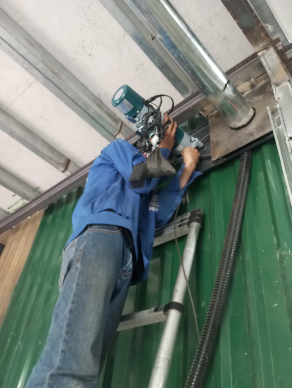 Cửa Cuốn Sài Gòn Door