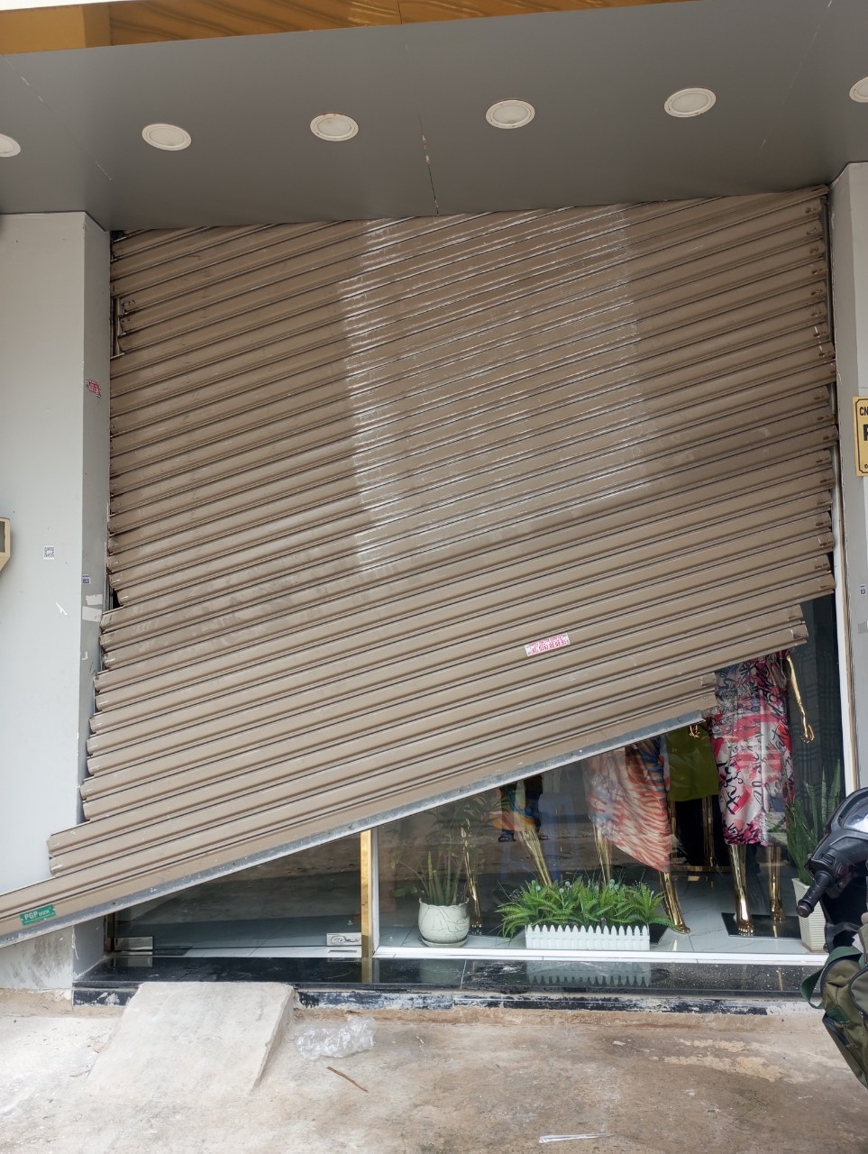 Cửa Cuốn Sài Gòn Door